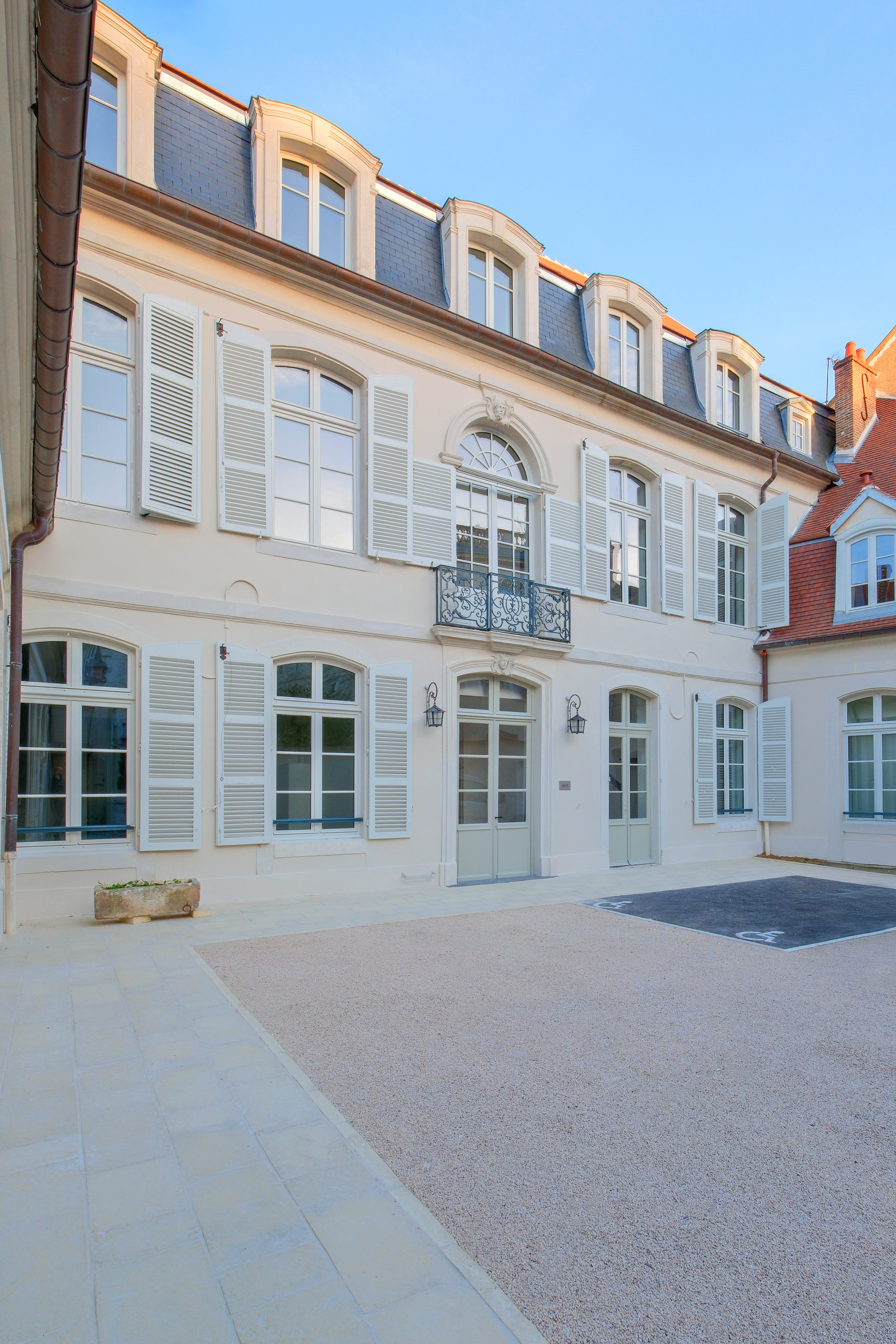 01_AUXERRE_23 rue Paul Bert_FACADE_HOTA0616