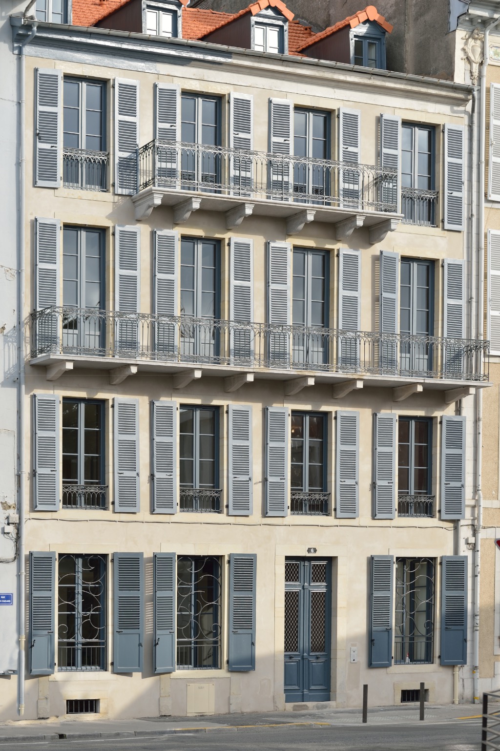01_PAU_6-rue-Henri-Faisans_FACADE_DSC_1810-urban-premium