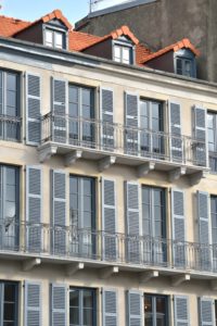 01_PAU_6-rue-Henri-Faisans_FACADE_DSC_1812-urban-premium