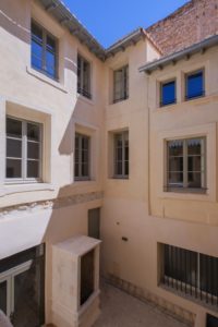 02_NIMES-10-12-rue-de-l-Horloge