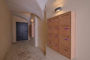 04_NIMES-10-12-rue-de-l-Horloge