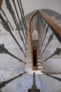 04_NIMES_5-rue-de-l-Aspic_ESCALIER_DSCF6570