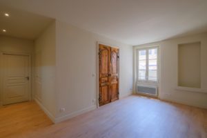 06_NIMES-10-12-rue-de-l-Horloge