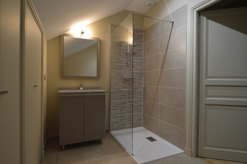 07_BLOIS_33-avenue-du-Mare╠üchal-Maunoury_SDB_DSC_7614-urban-premium