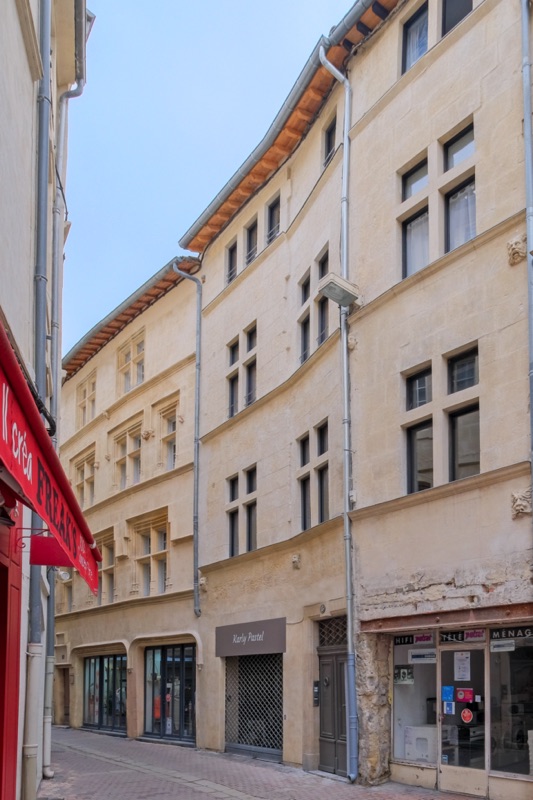 1-NiMES-13-rue-des-Marchands