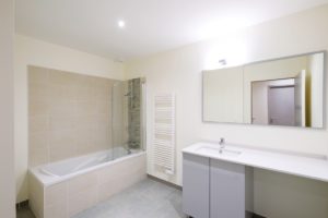 10_CAEN_14-16-rue-des-Jacobins_SDB_DSCF2725