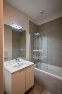 10_TOURS_8-Rue-du-Cygne_SDB_DSC_9339-2