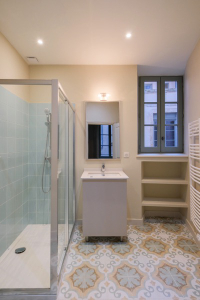 12_NIMES_5-rue-de-l-Aspic_SDB