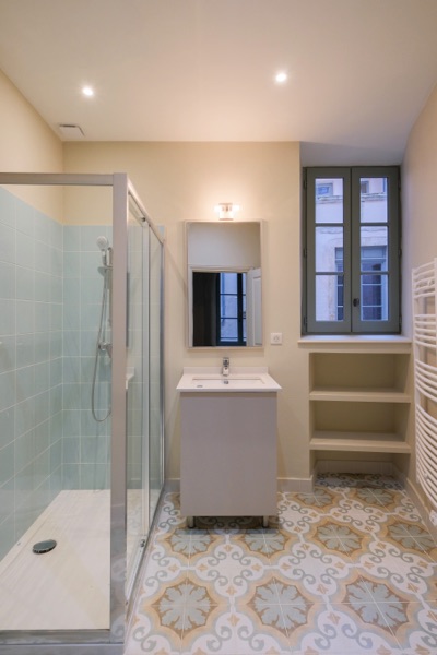 12_NIMES_5-rue-de-l-Aspic_SDB