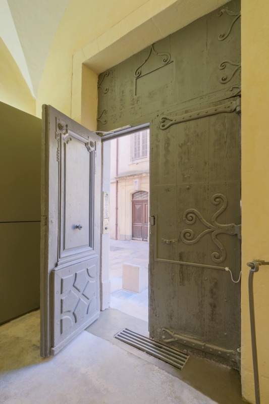 3-NiMES-23-rue-du-Grand-Couvent