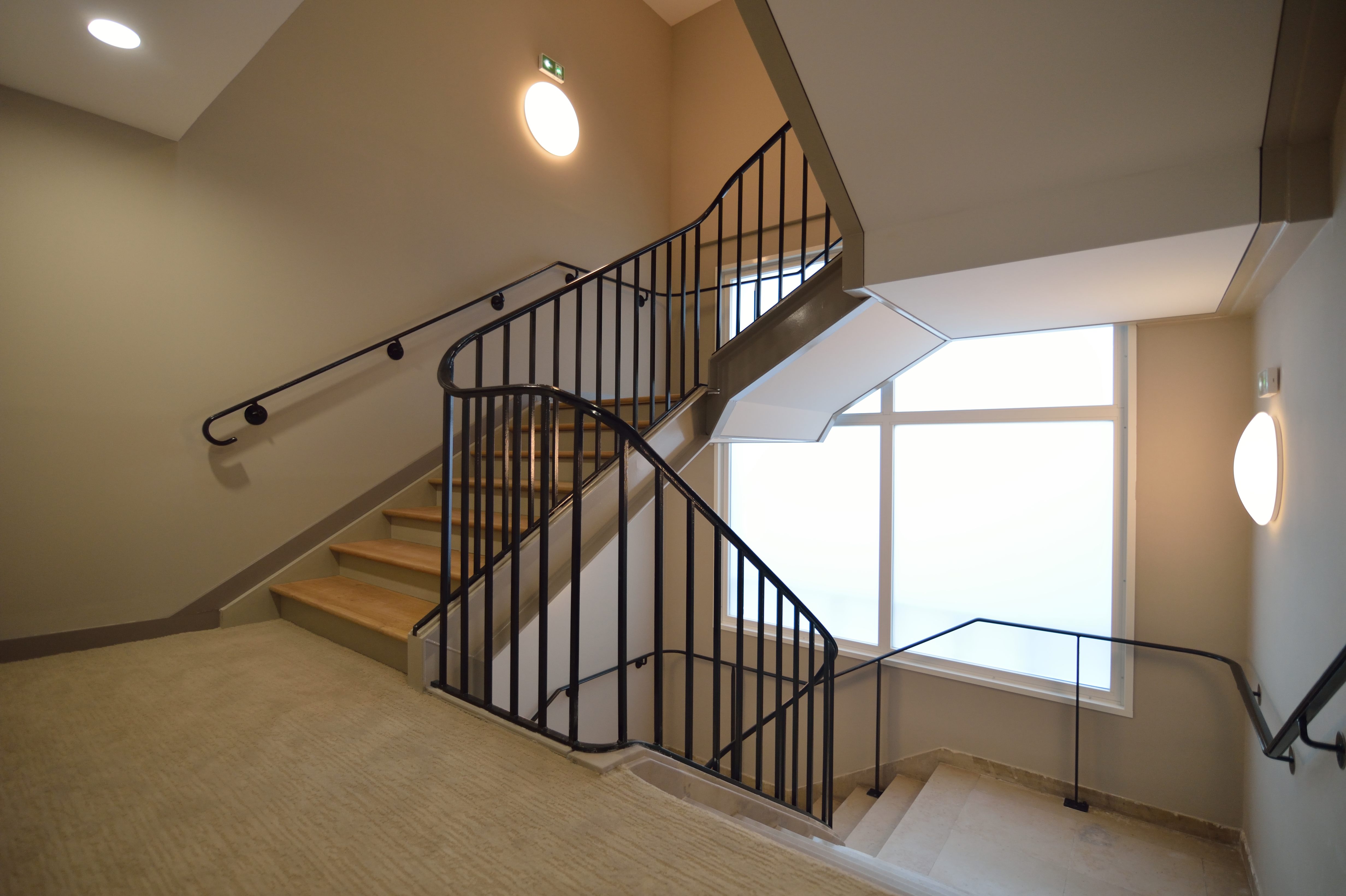 03_CAEN_2 place du Marechal Foch_ESCALIER_DSC_1517