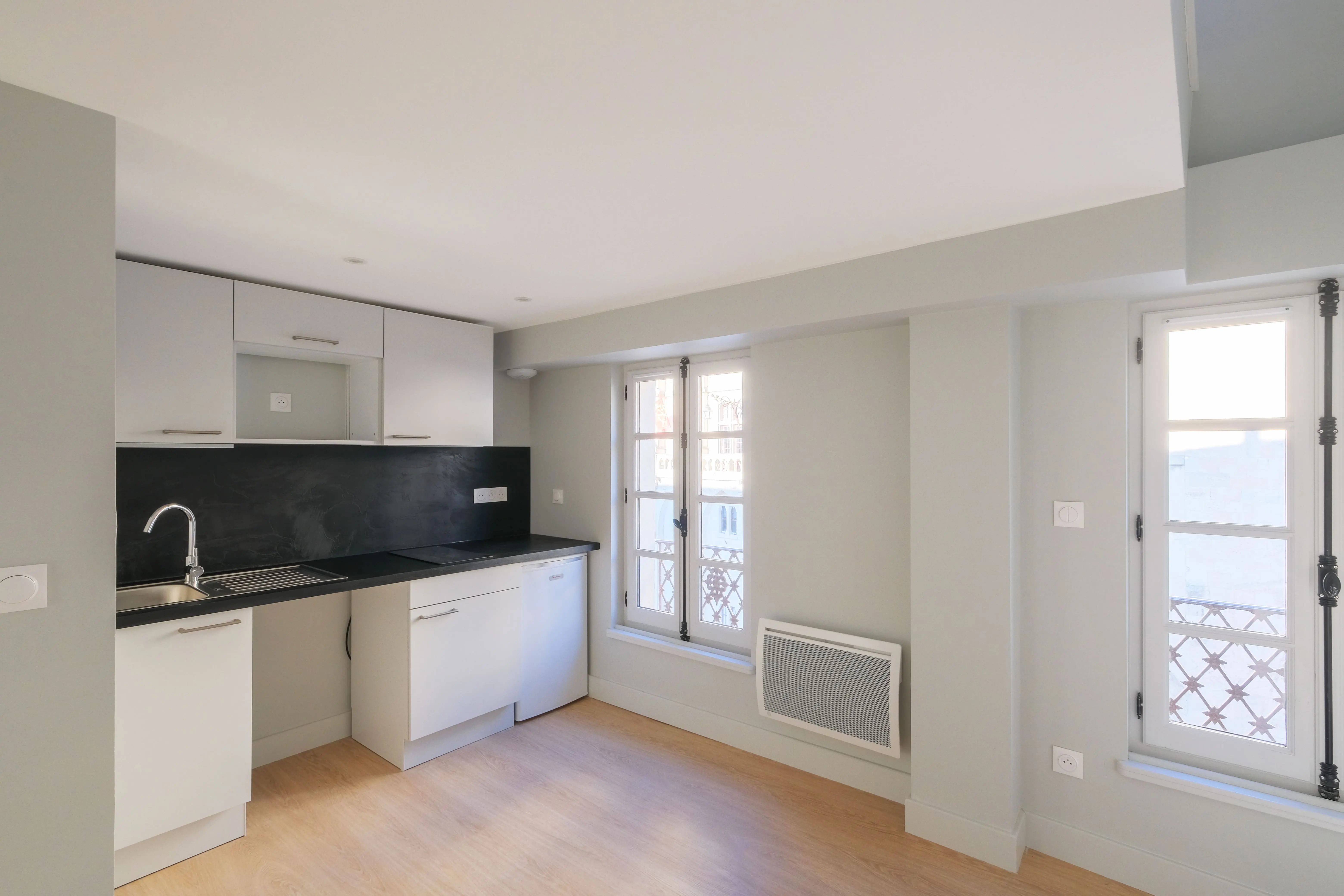 04_NARBONNE_1 place de l'hotel de ville_PIECE_DSCF8535