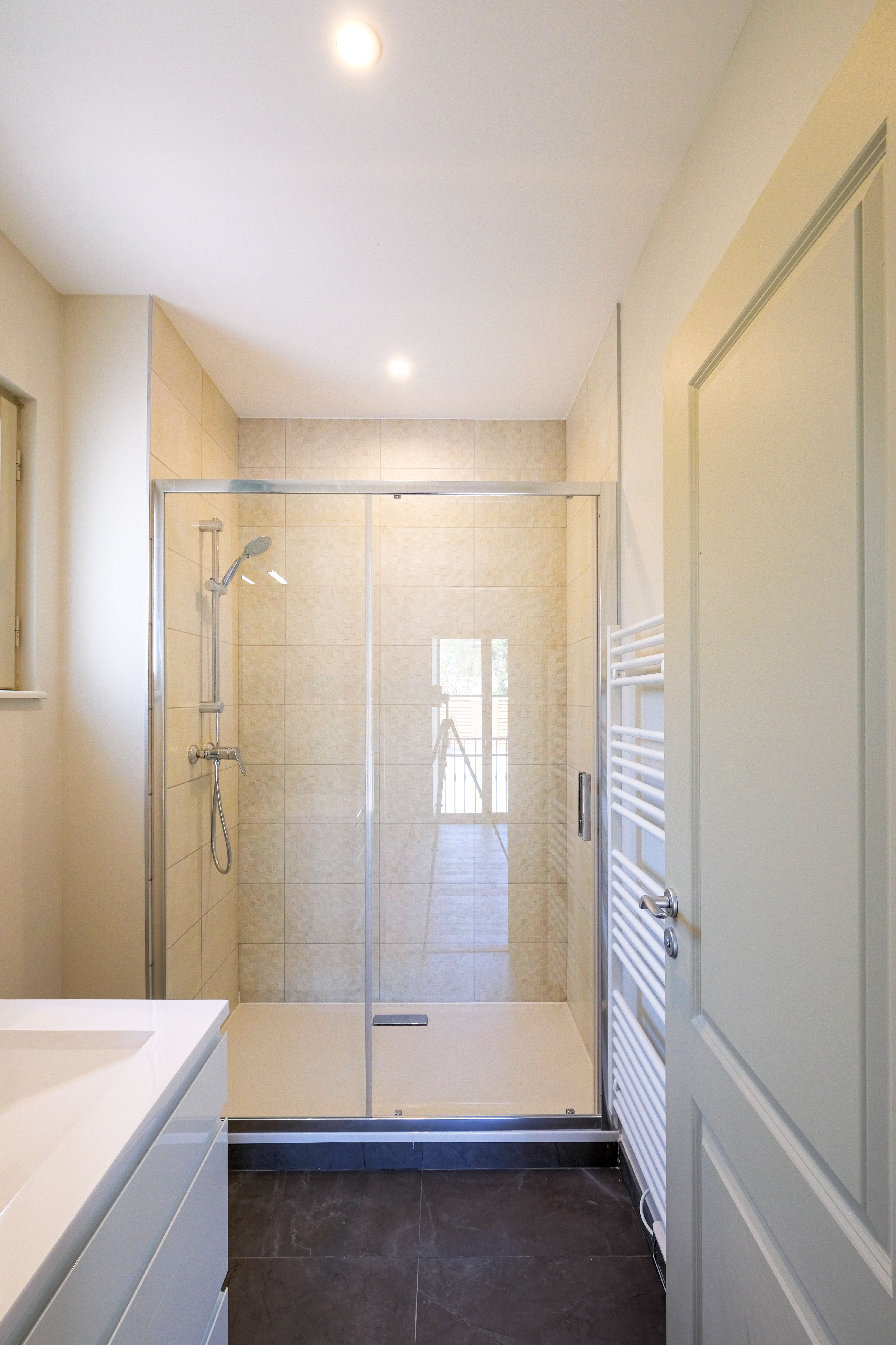 8. 07_SAINT-RAPHAEL_263, avenue Frederic Mistral_SDB_DSCF5032