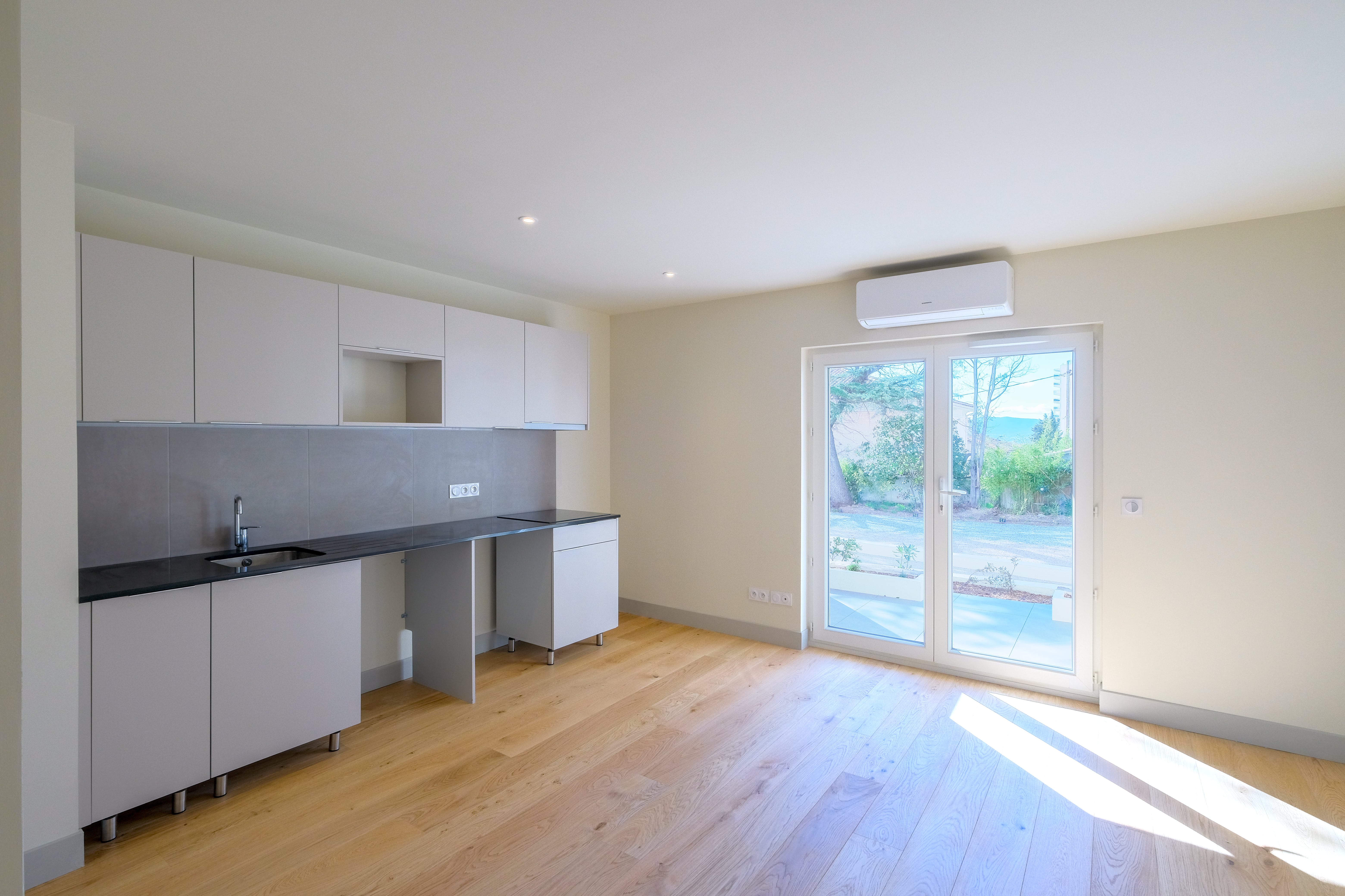 04_SAINT-RAPHAEL_Avenue du Clocher de Fréjus_PIECE_DSCF0121-min