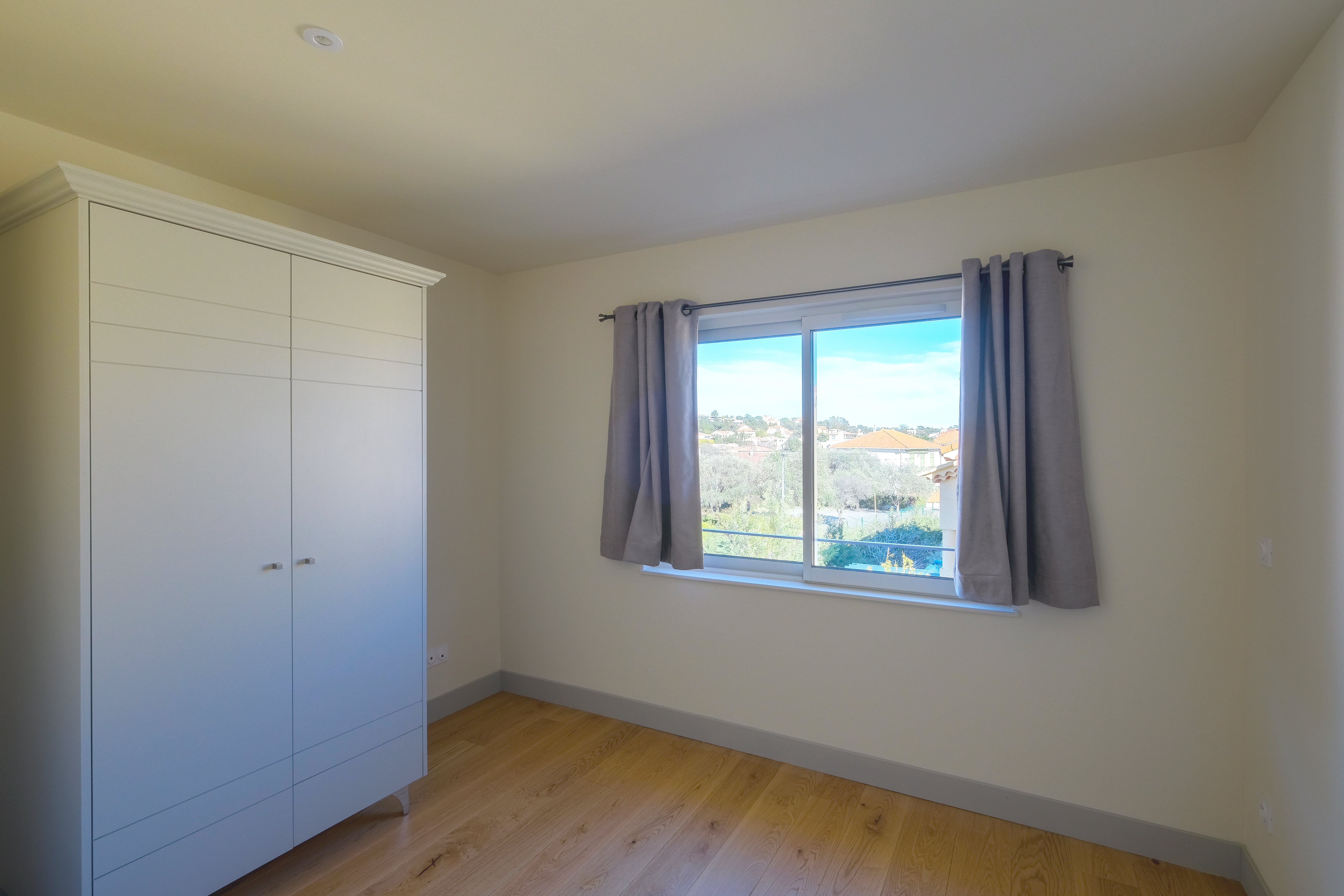 06_SAINT-RAPHAEL_Avenue du Clocher de Fréjus_CHAMBRE_DSCF0223-min