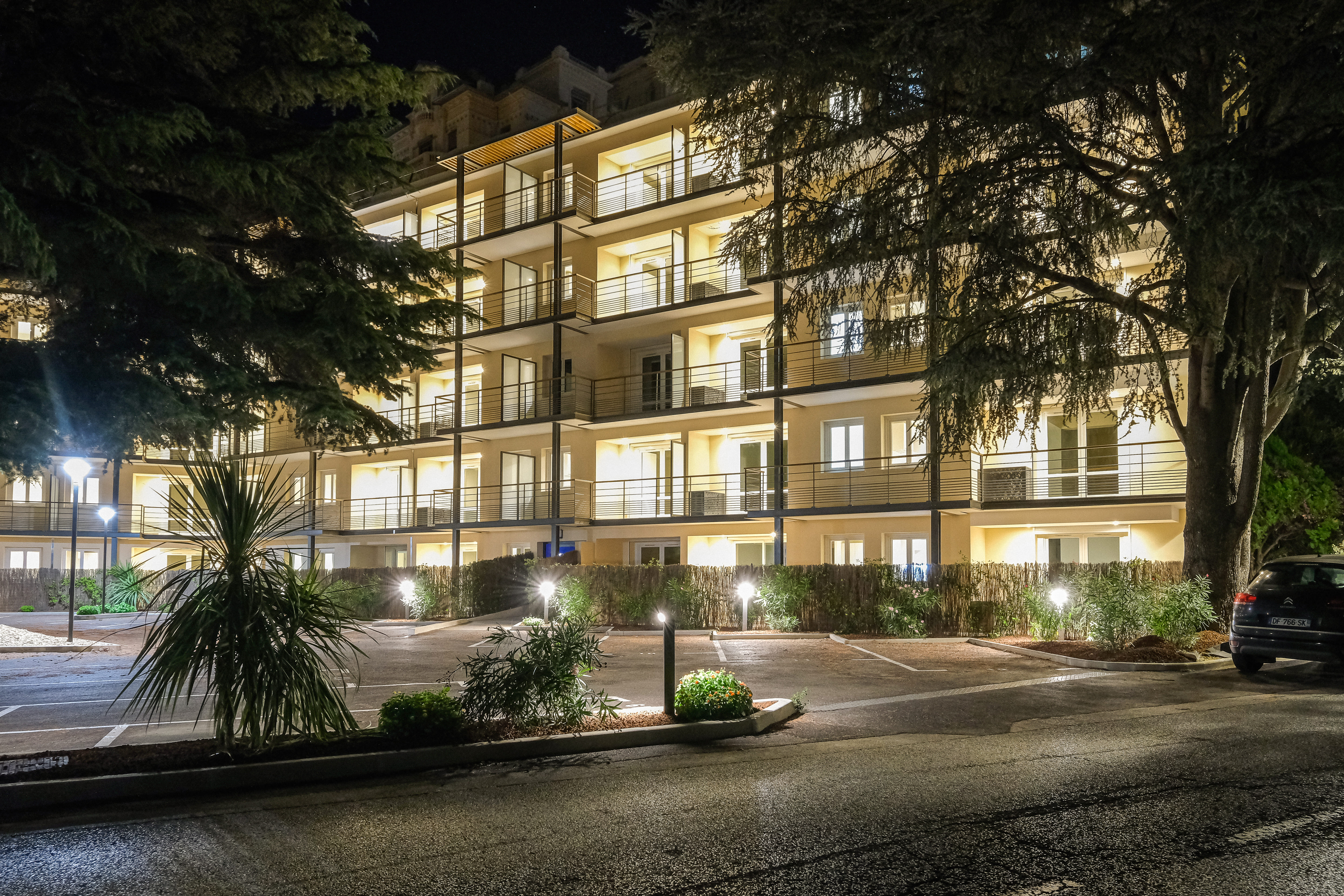 02_MENTON_483 avenue de l'Oliveraie_FACADE nuit