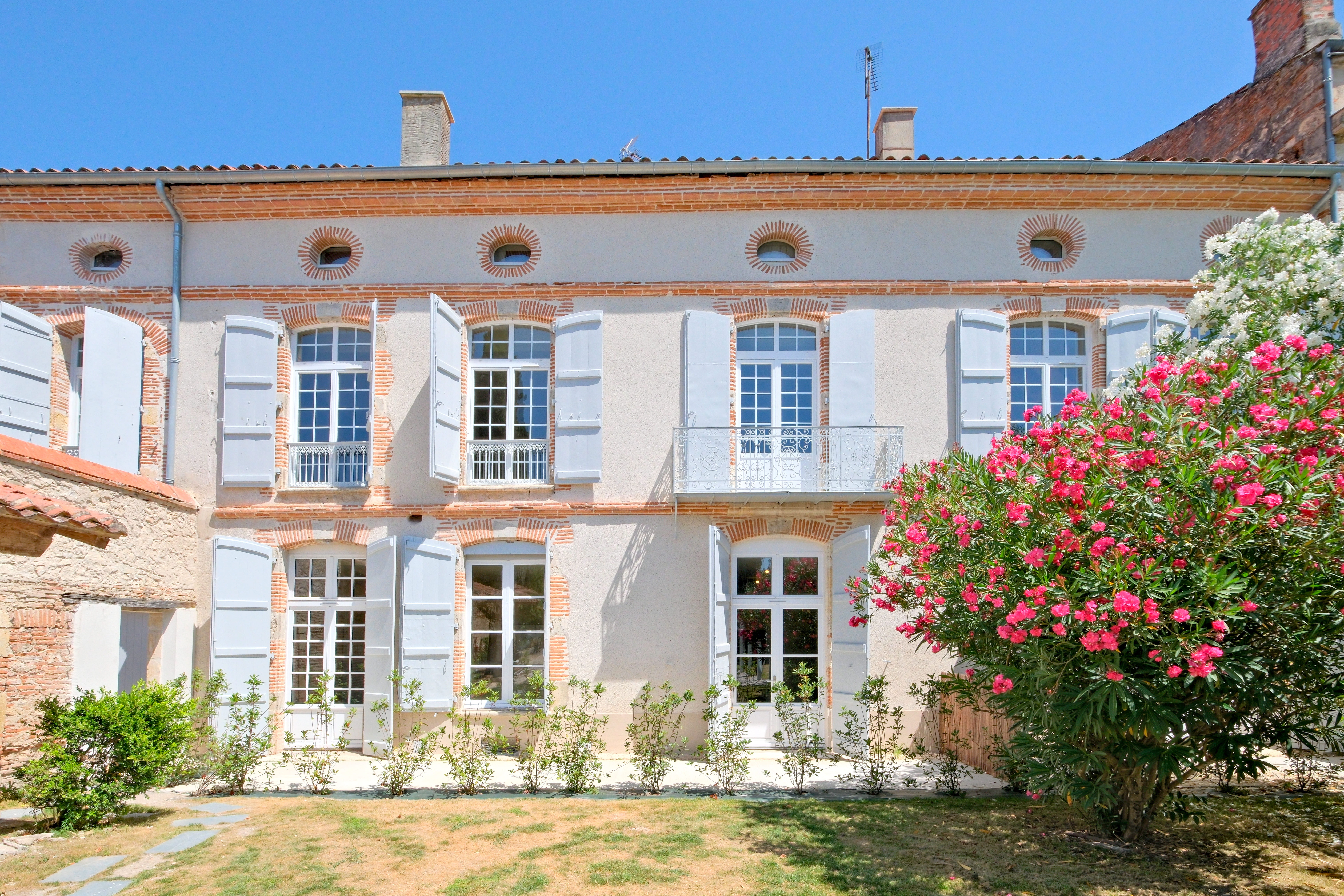 01_AGEN_48, rue Mirabeau_FACADE INT_HOTA3771