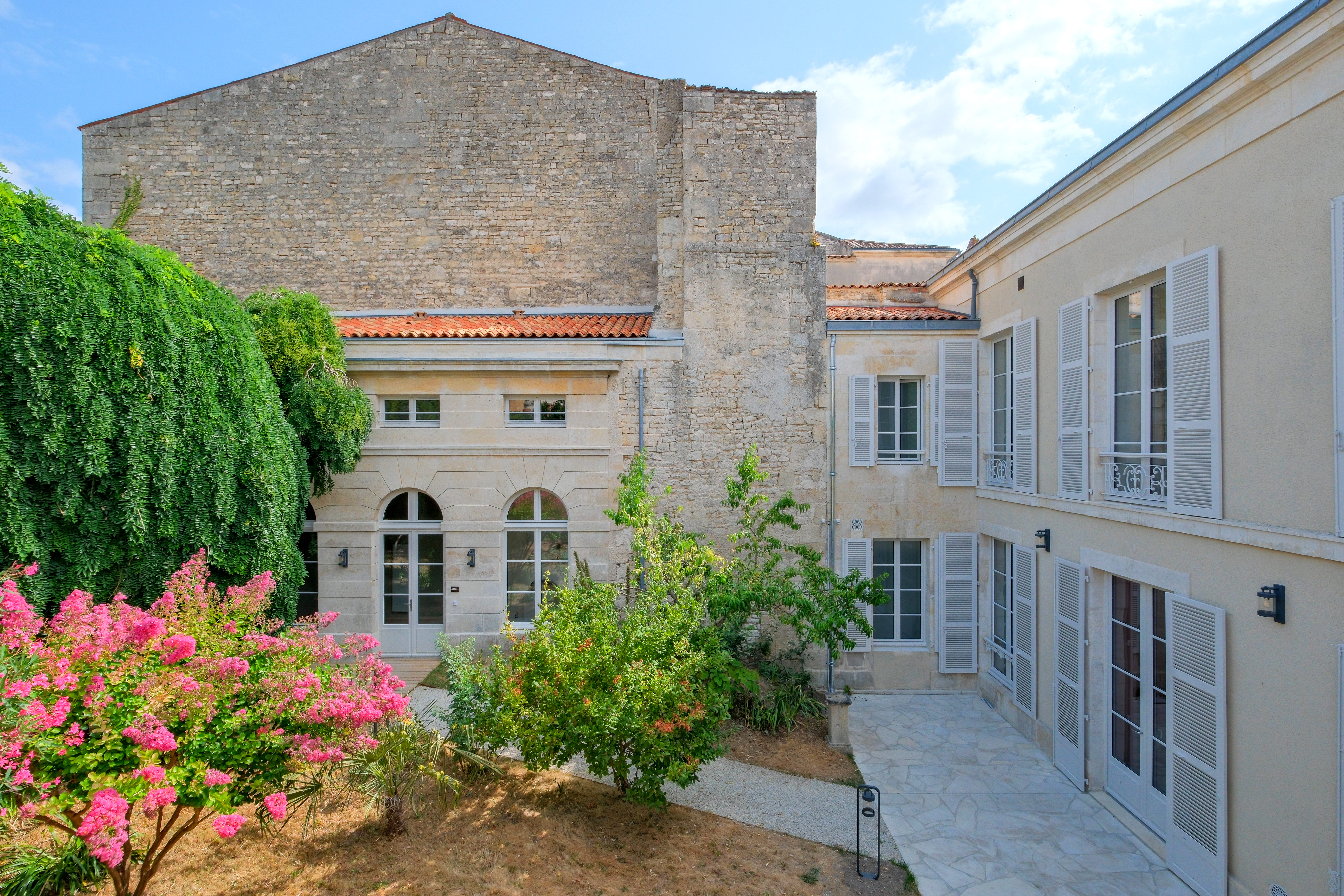 01_NIORT_6, place du Pilori_FACADE INT_HOTA0171