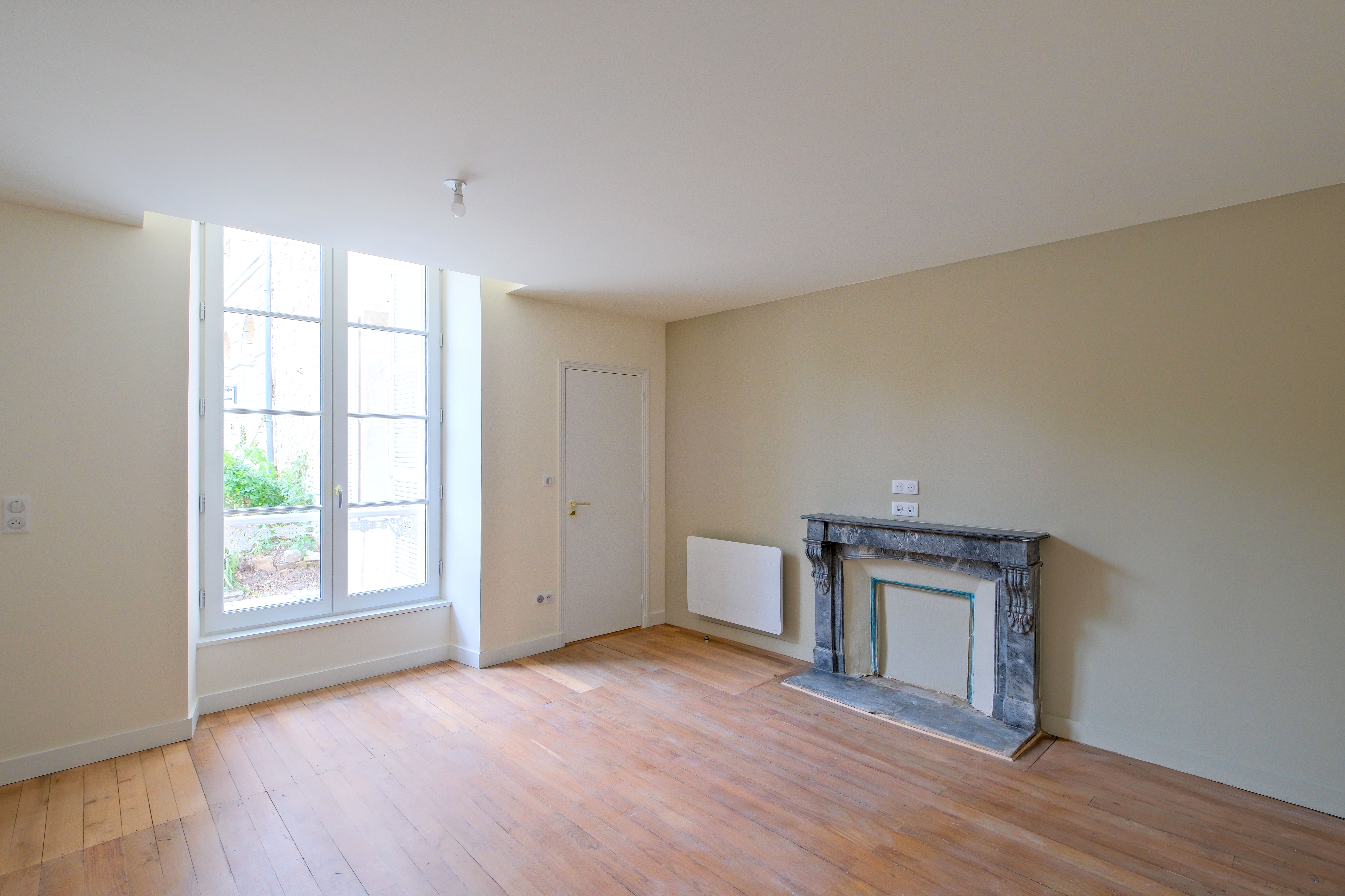 04_NIORT_6, place du Pilori_PIECE_HOTA0111