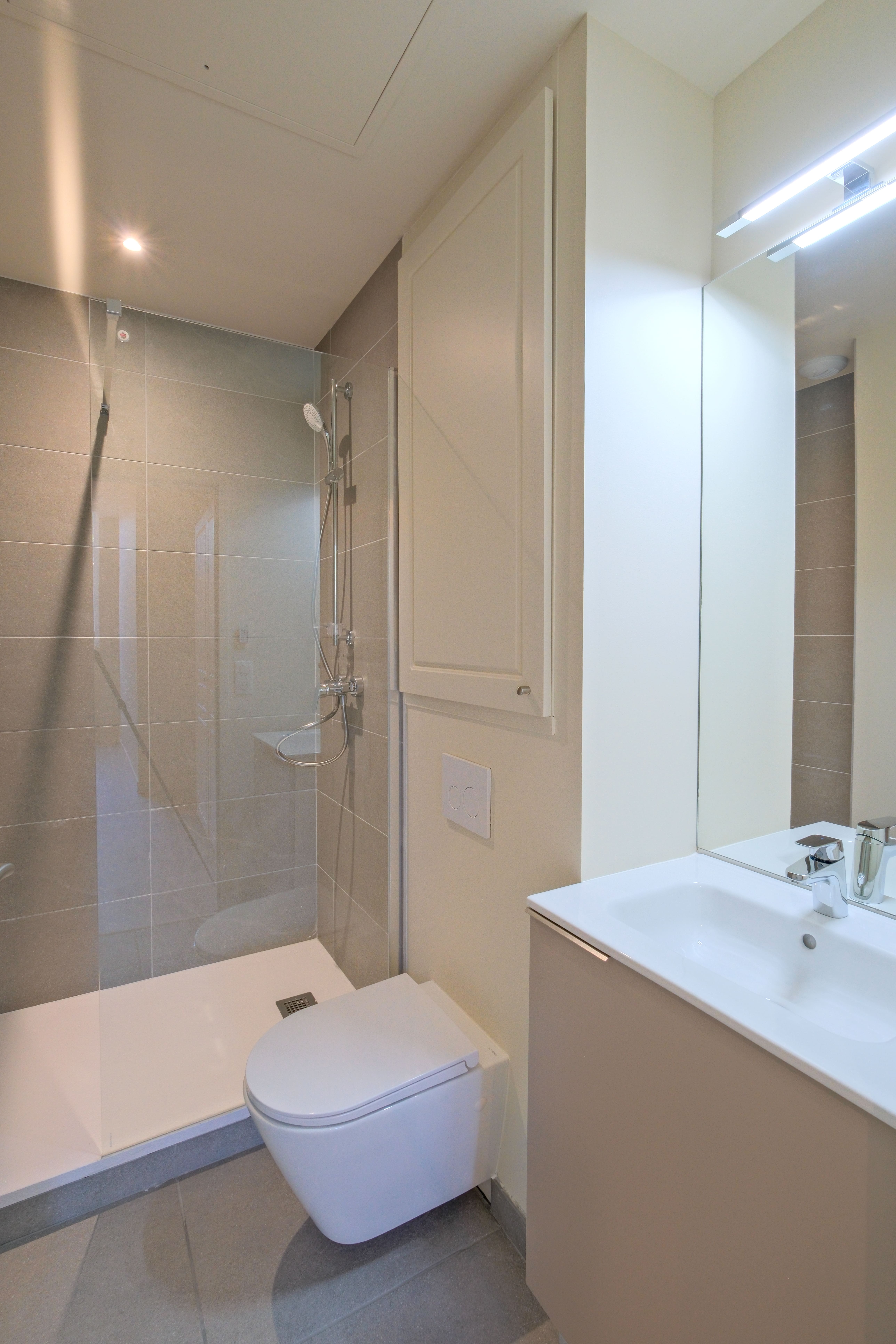 07_AGEN_48, rue Mirabeau_SDB_HOTA3566