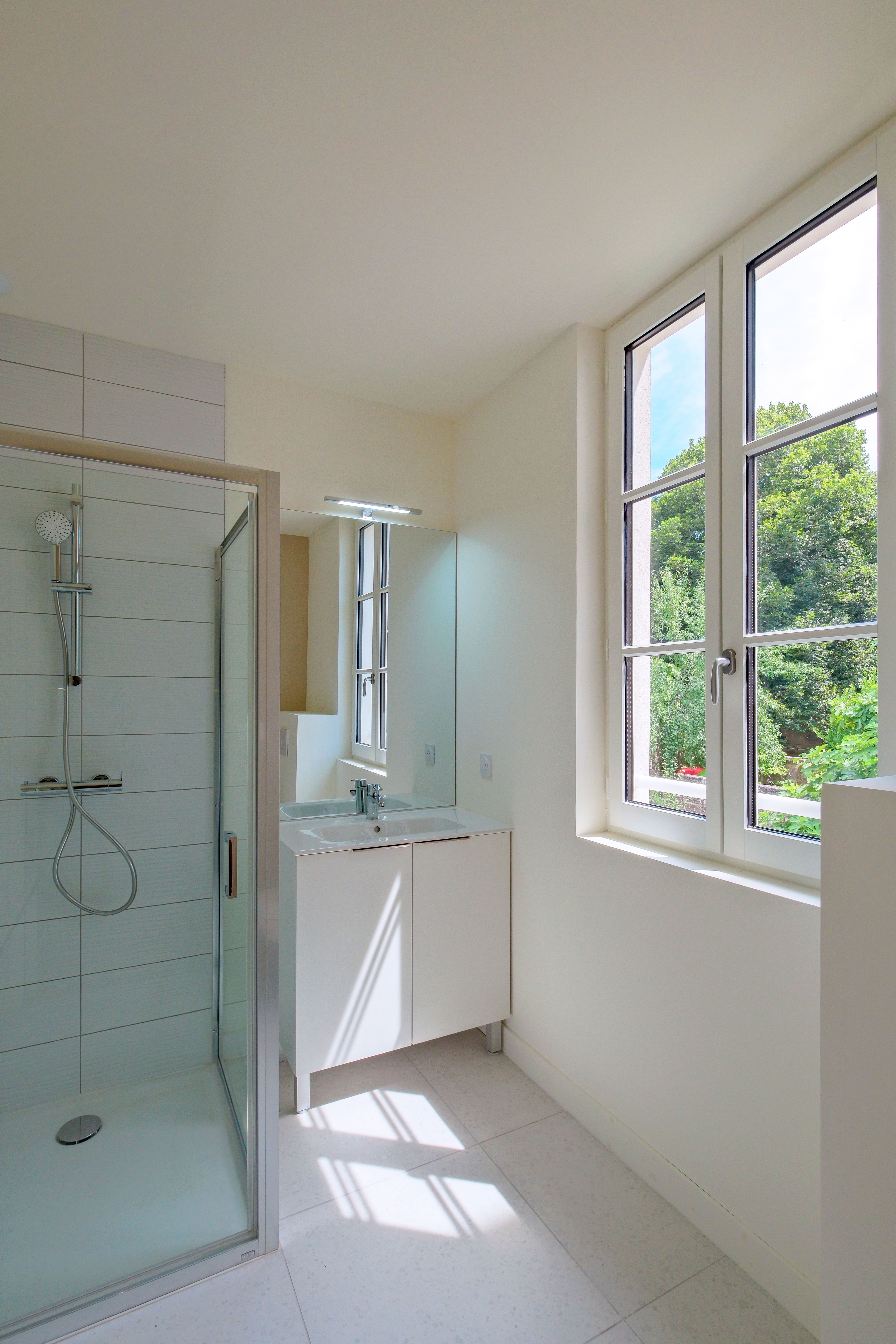 07_SAINTES_77-79 avenue Gambetta_SDB_HOTA4515-min