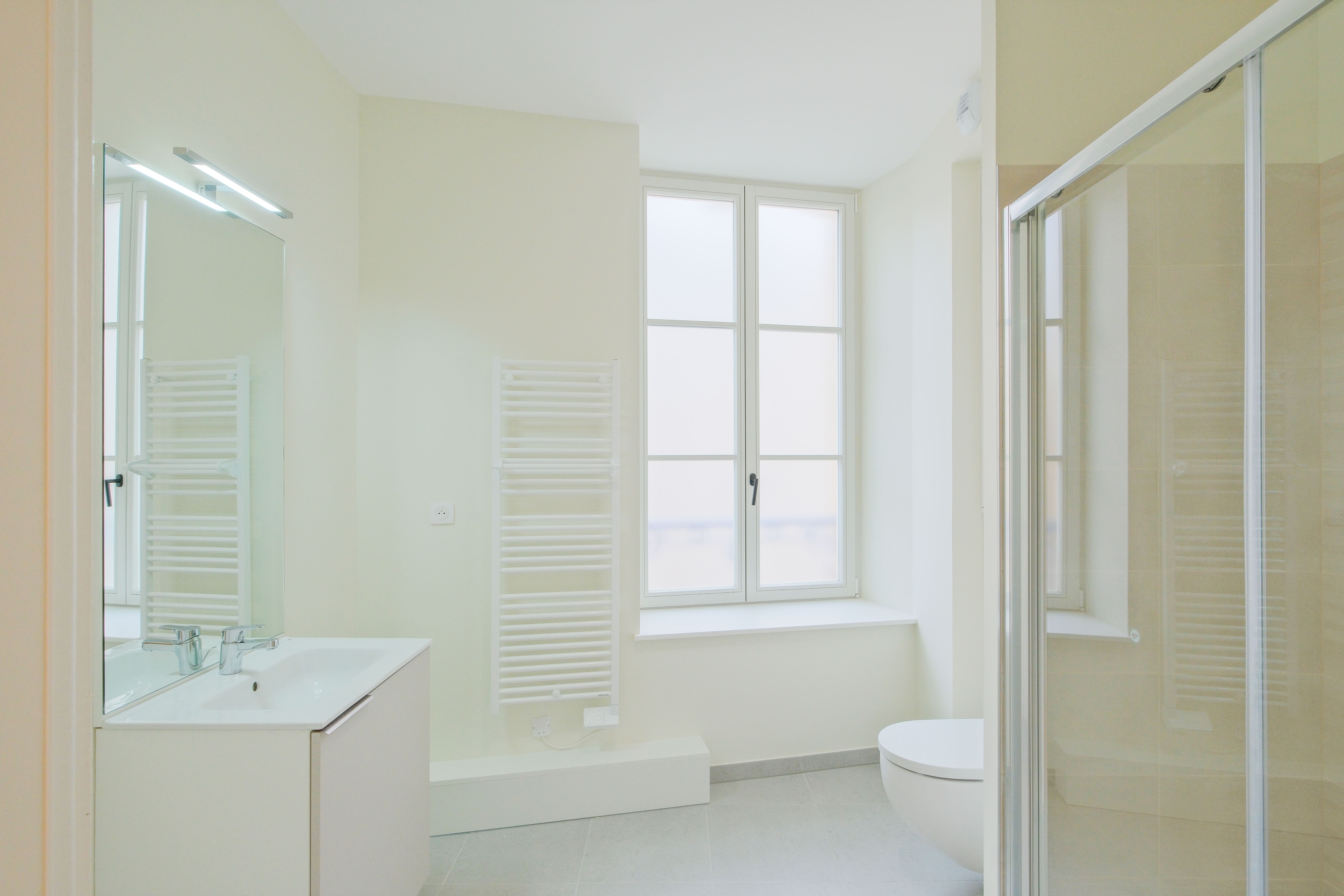 07_NANCY_15, rue Grandville_SDB _HOTA0019