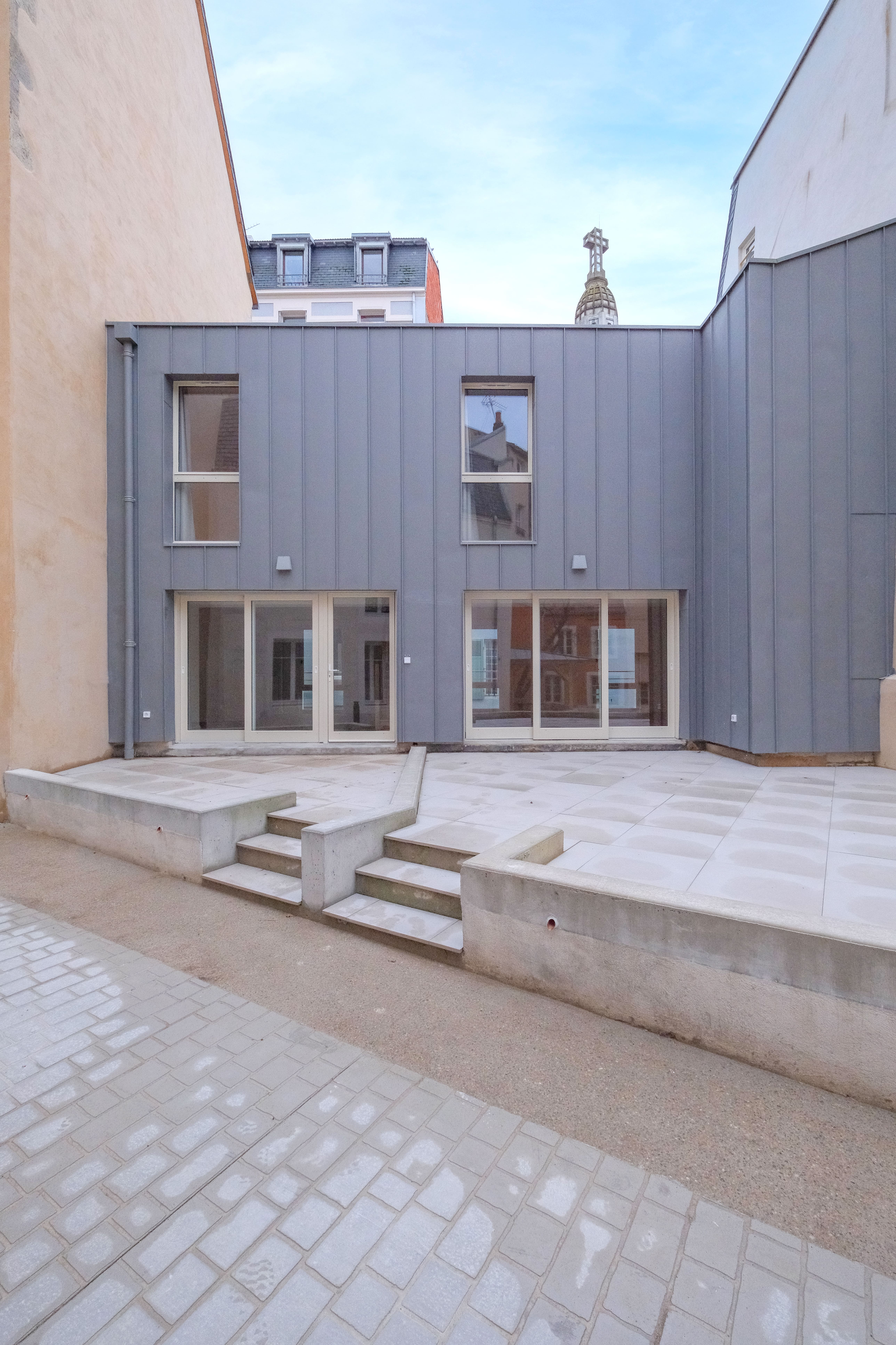 01_VICHY_7, rue de la Porte de France et 10, place de la Source de l'Hôpital_FACADE_HOTA0023