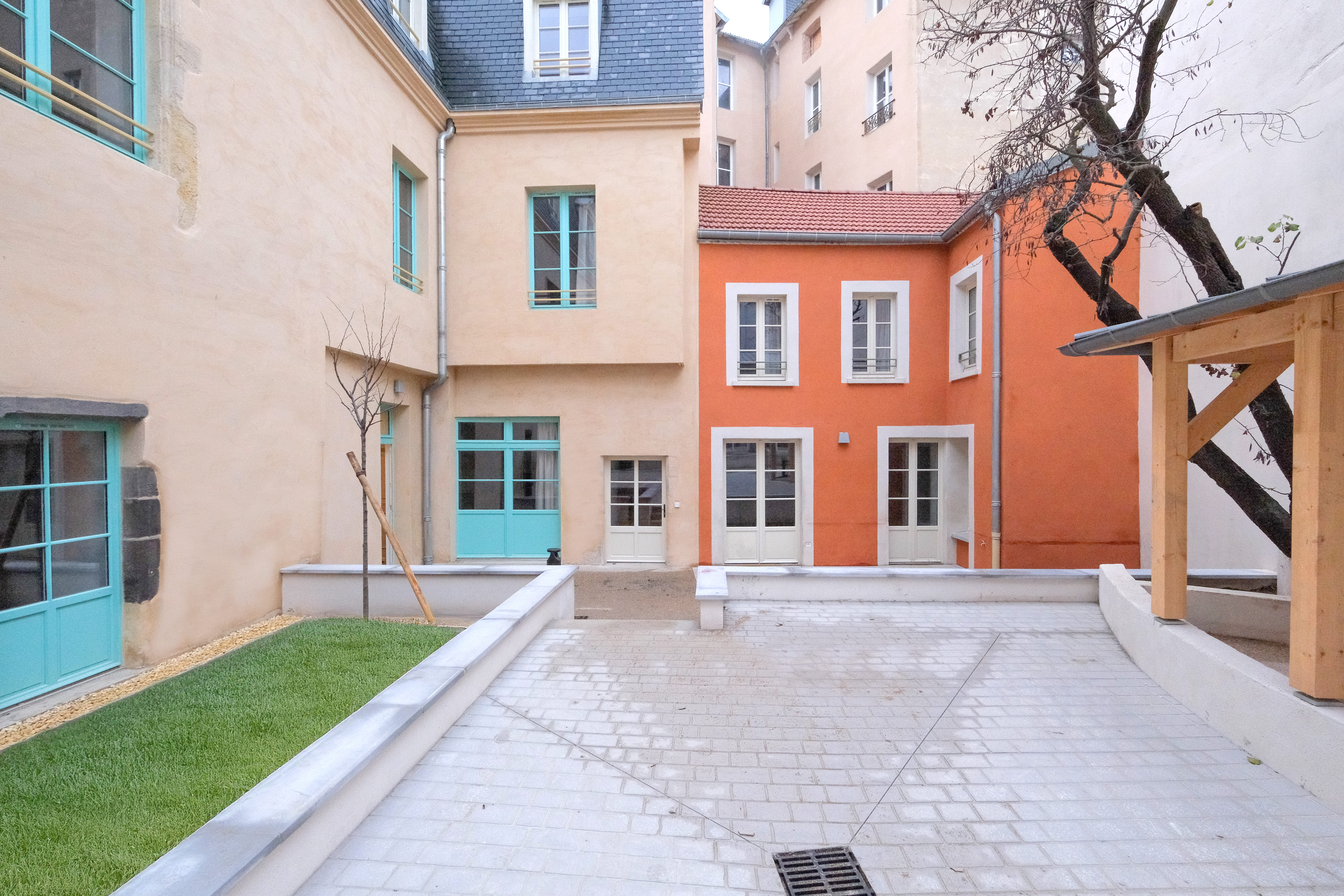 01_VICHY_7, rue de la Porte de France et 10, place de la Source de l'Hôpital_FACADE_HOTA0026_RET