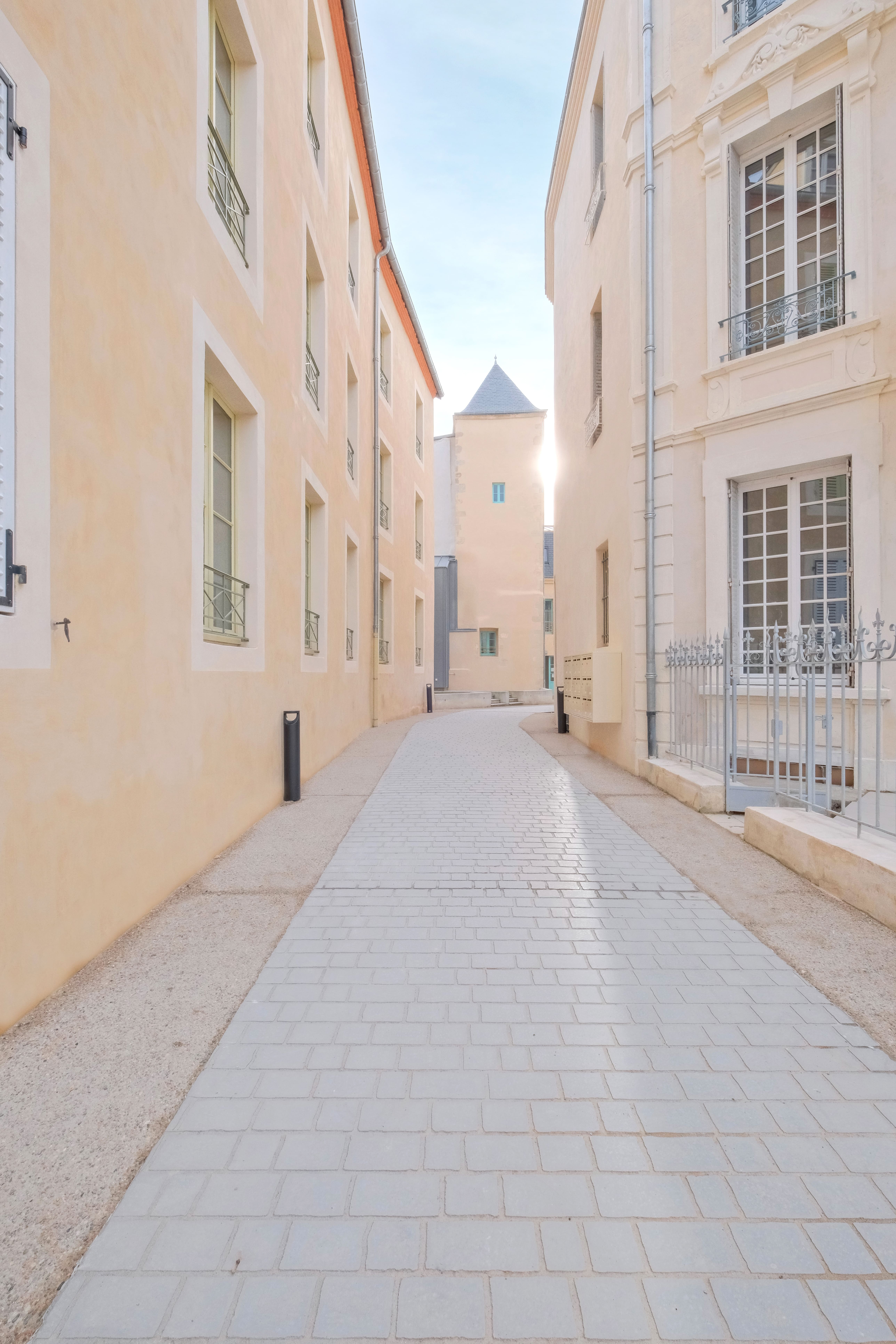 01_VICHY_7, rue de la Porte de France et 10, place de la Source de l'Hôpital_FACADE_HOTA0323