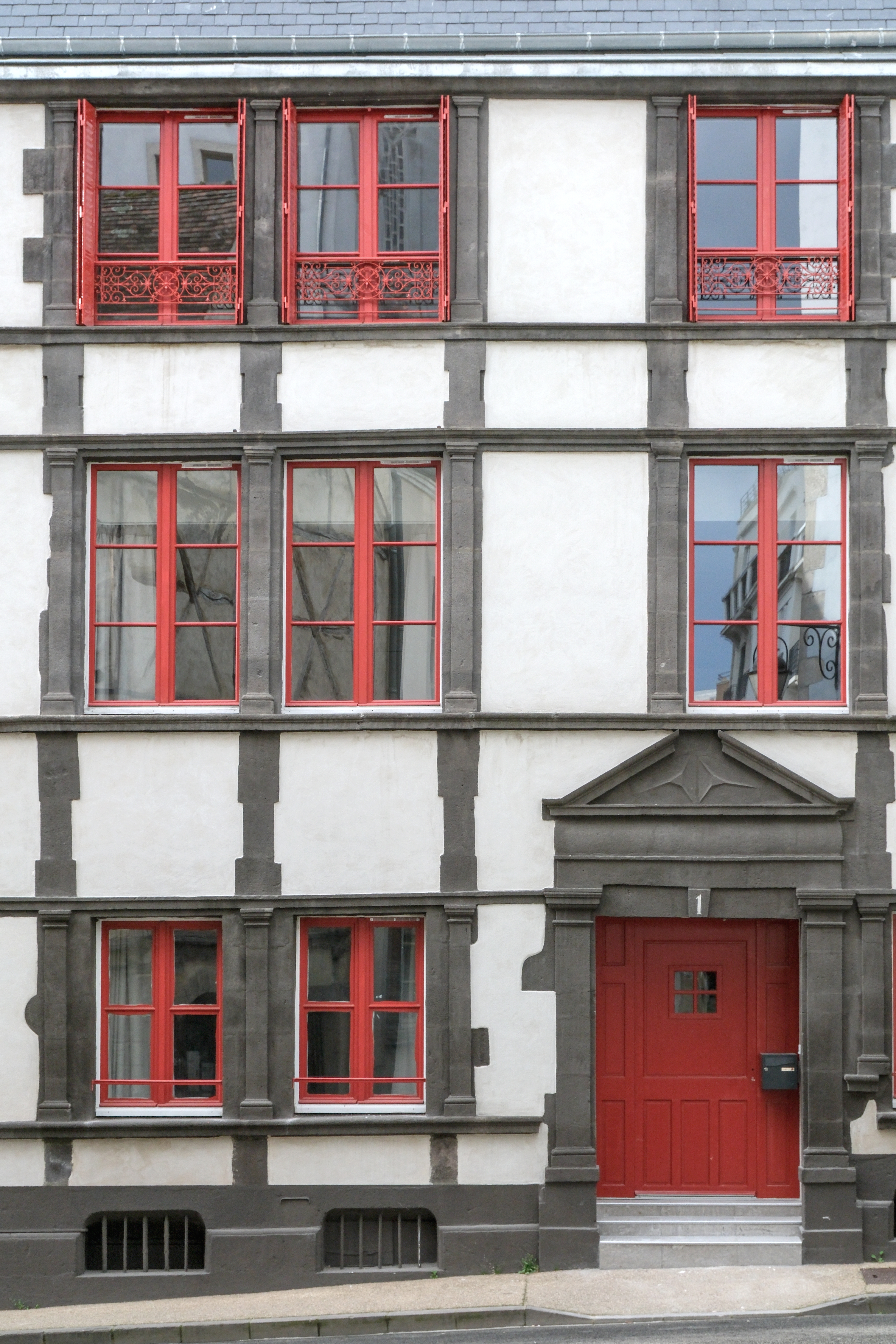 01_VICHY_7, rue de la Porte de France et 10, place de la Source de l'Hôpital_FACADE_HOTL4279