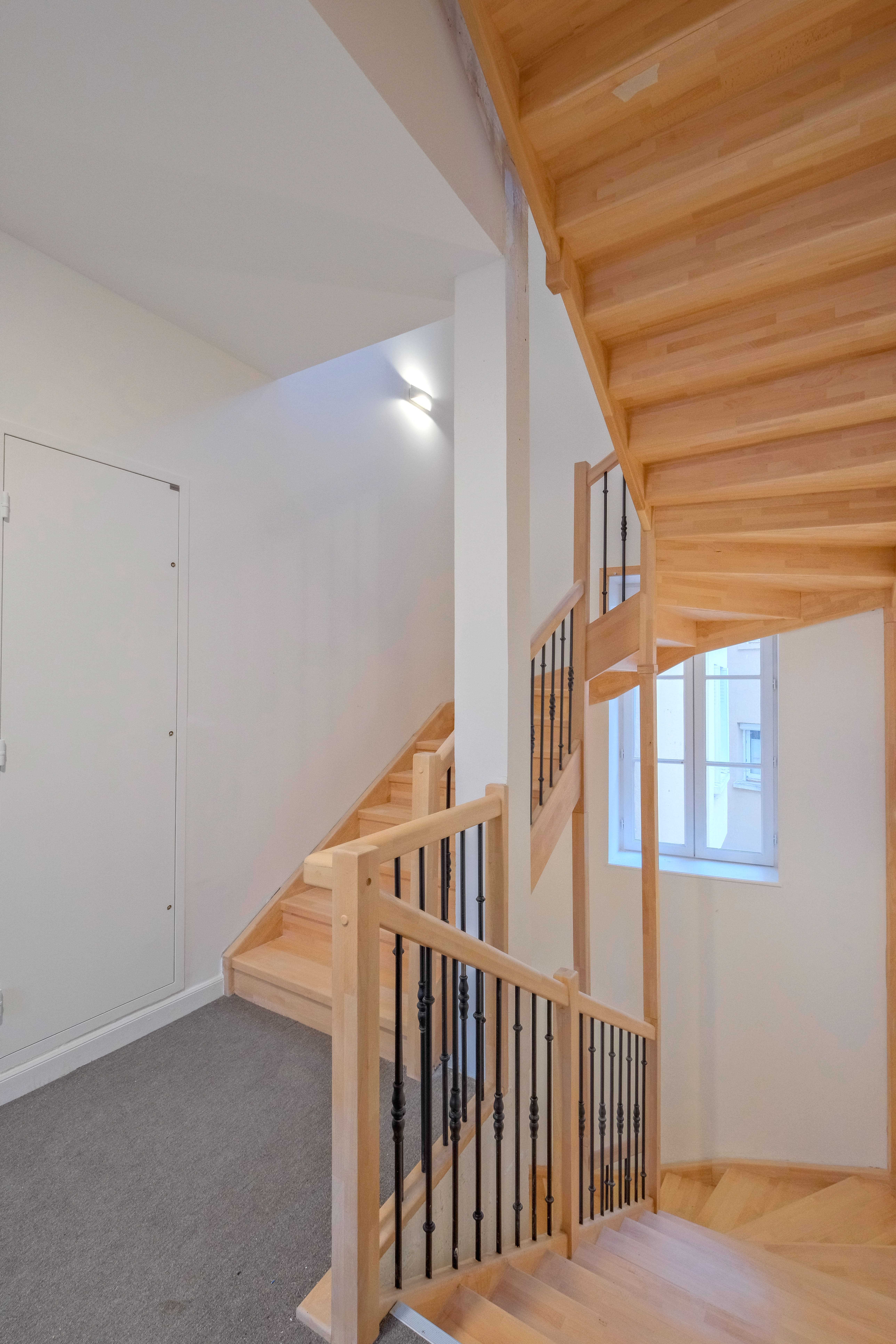 03_VICHY_7, rue de la Porte de France et 10, place de la Source de l'Hôpital_ESCALIER_HOTA0147