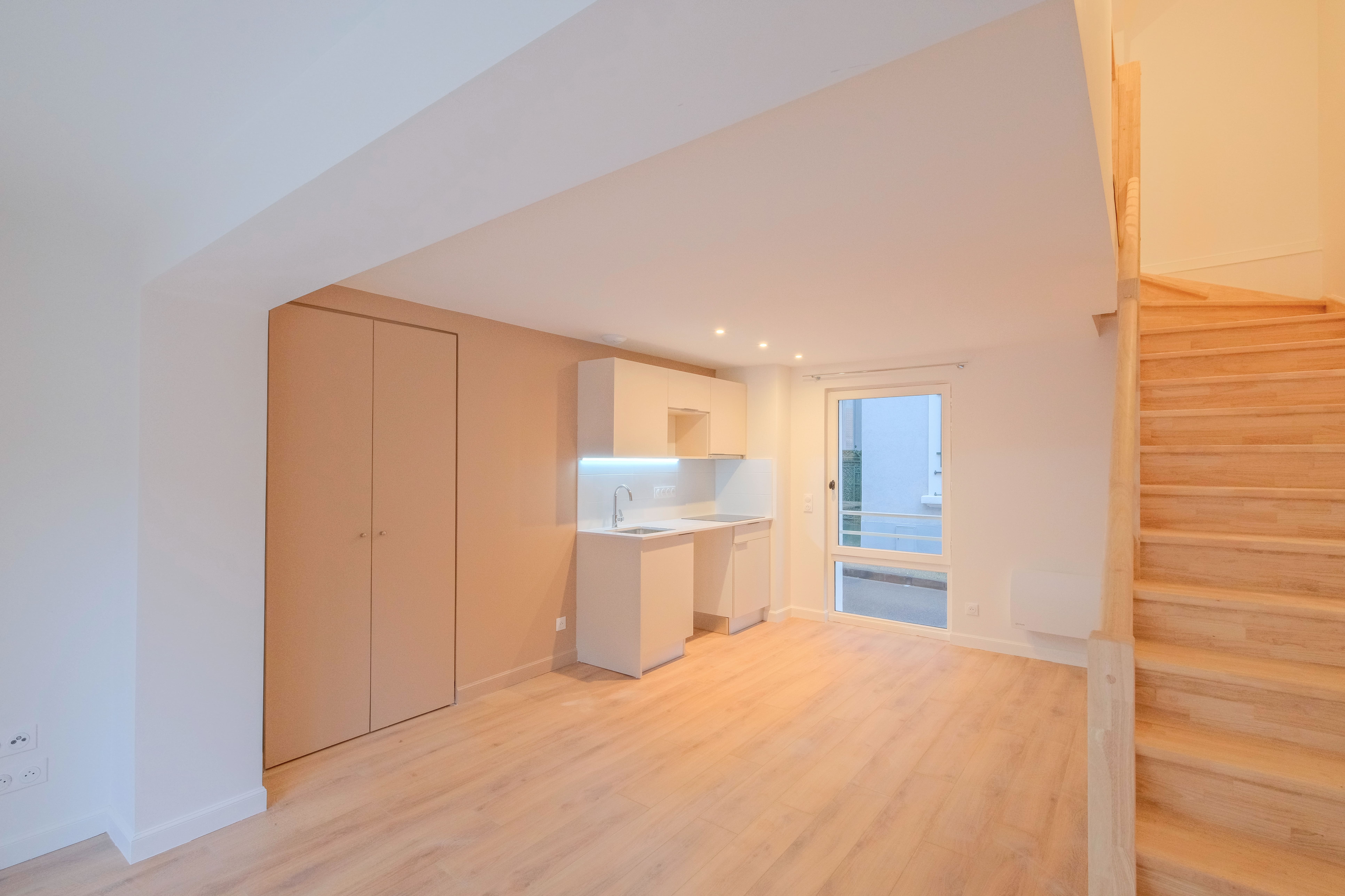 04_VICHY_7, rue de la Porte de France et 10, place de la Source de l'Hôpital_PIECE_HOTA0077