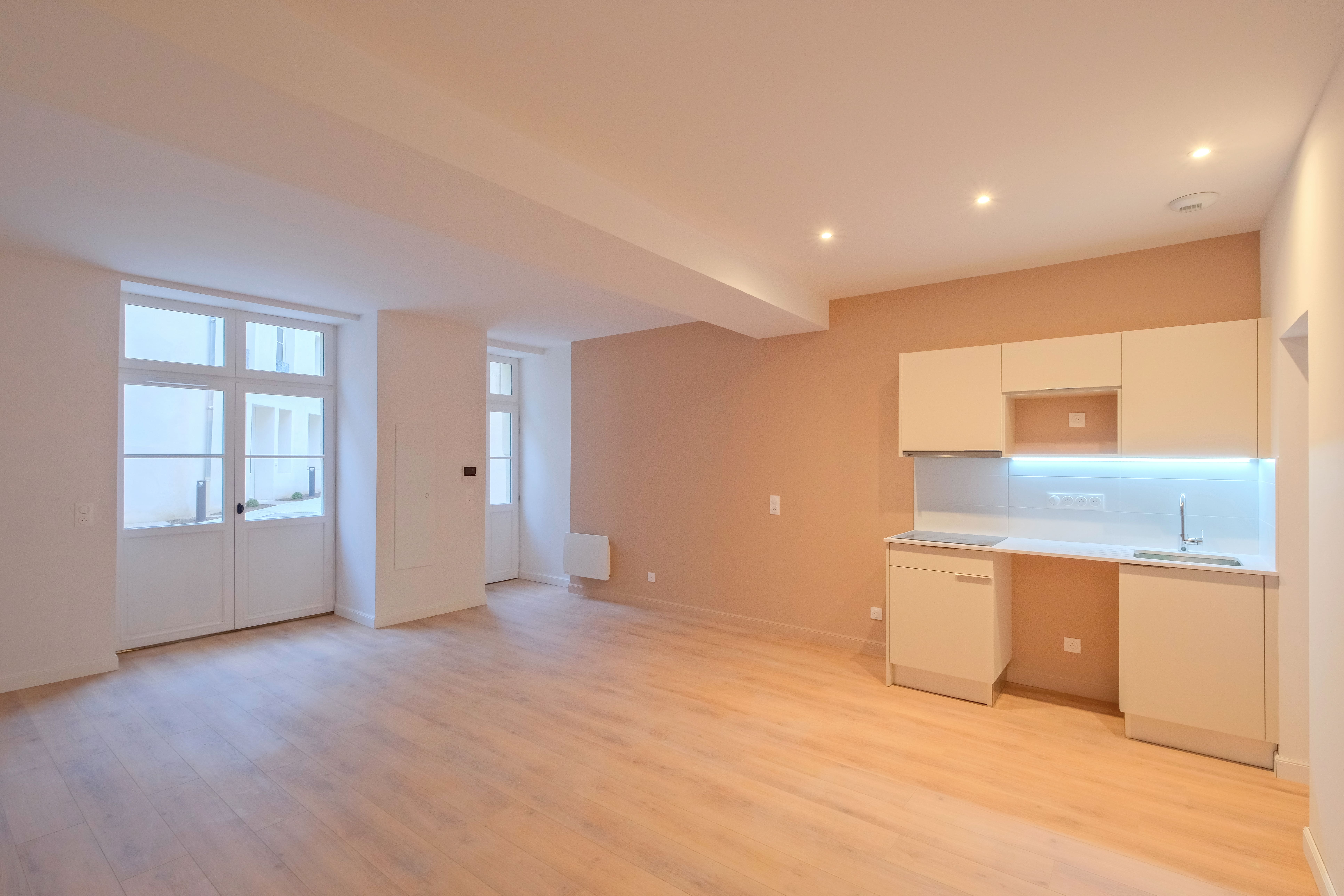 04_VICHY_7, rue de la Porte de France et 10, place de la Source de l'Hôpital_PIECE_HOTA0100